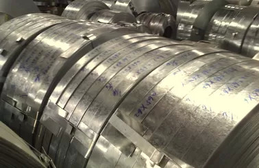 0.15-3.8mm Gekromd DX51 warm gedompeld gegalvaniseerd stalen band voor de verwerkende industrie